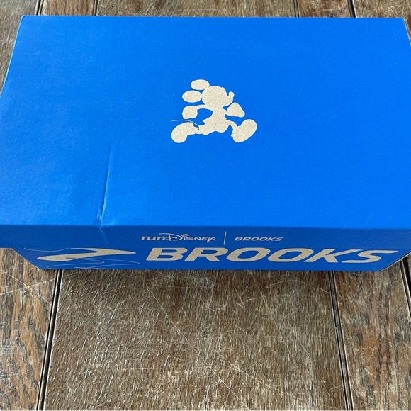 Brooks Women’s Glycerin Running Shoes - Disney’s Stitch - Picture 12 of 12